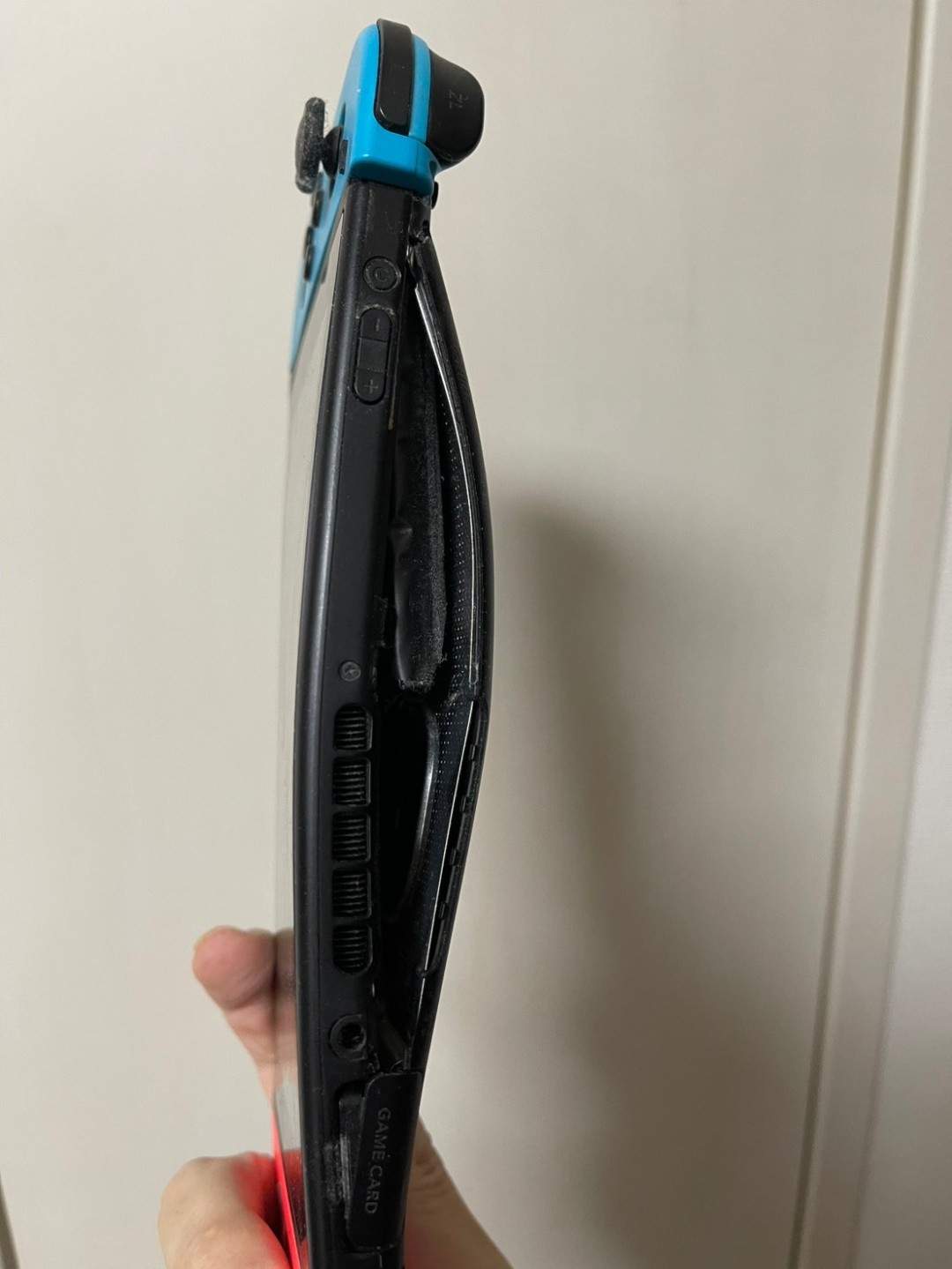 日本玩家Switch严重鼓大包仍能游玩 这还能用？